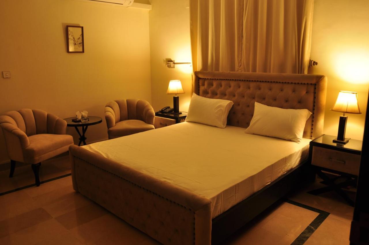 Reina Boutique Hotel - G6/3 Islamabad Bagian luar foto